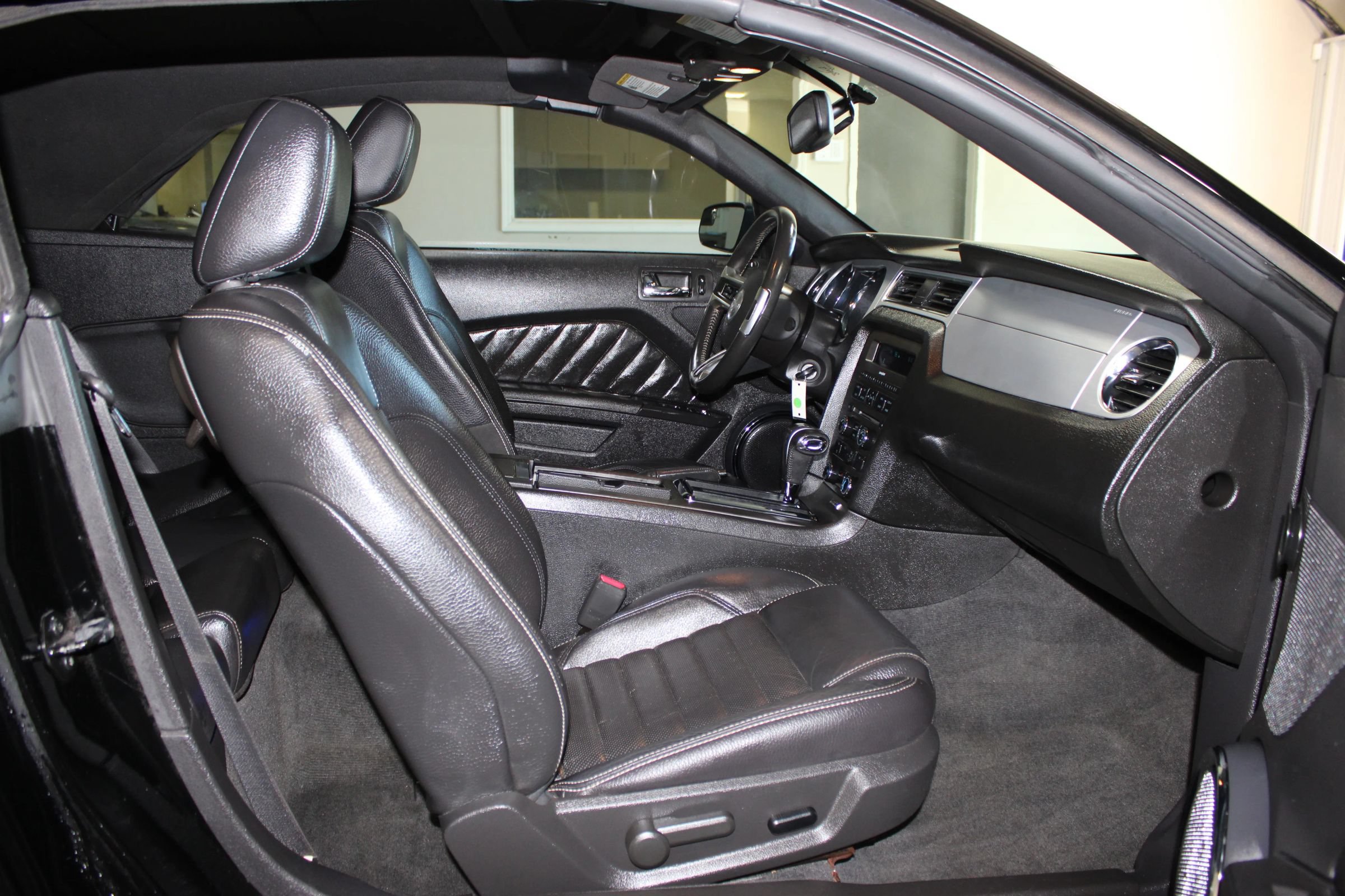 Used 2011 Ford Mustang GT Premium w/ Comfort Pkg RWD image 26
