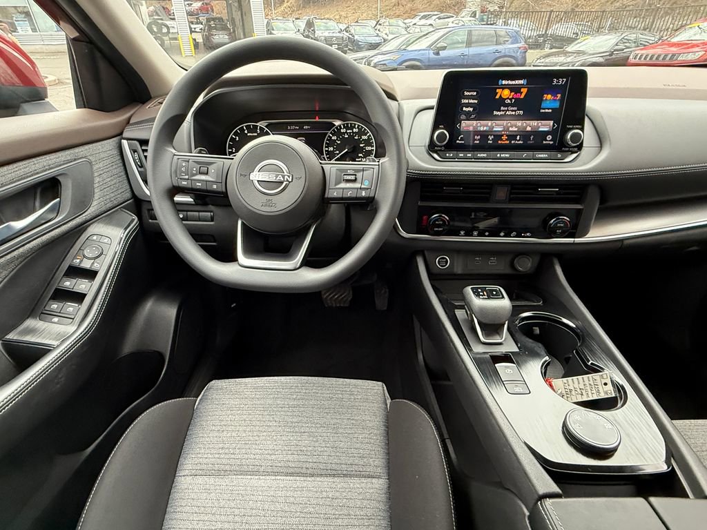 Used 2023 Nissan Rogue SV image 12