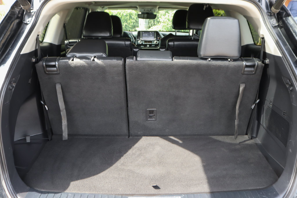 Used 2021 Toyota Highlander XLE AWD/4WD image 8