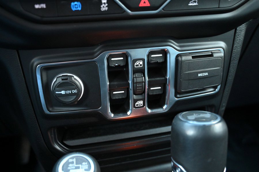 Used 2022 Jeep Wrangler Unlimited Sahara w/ Cold Weather Group image 32