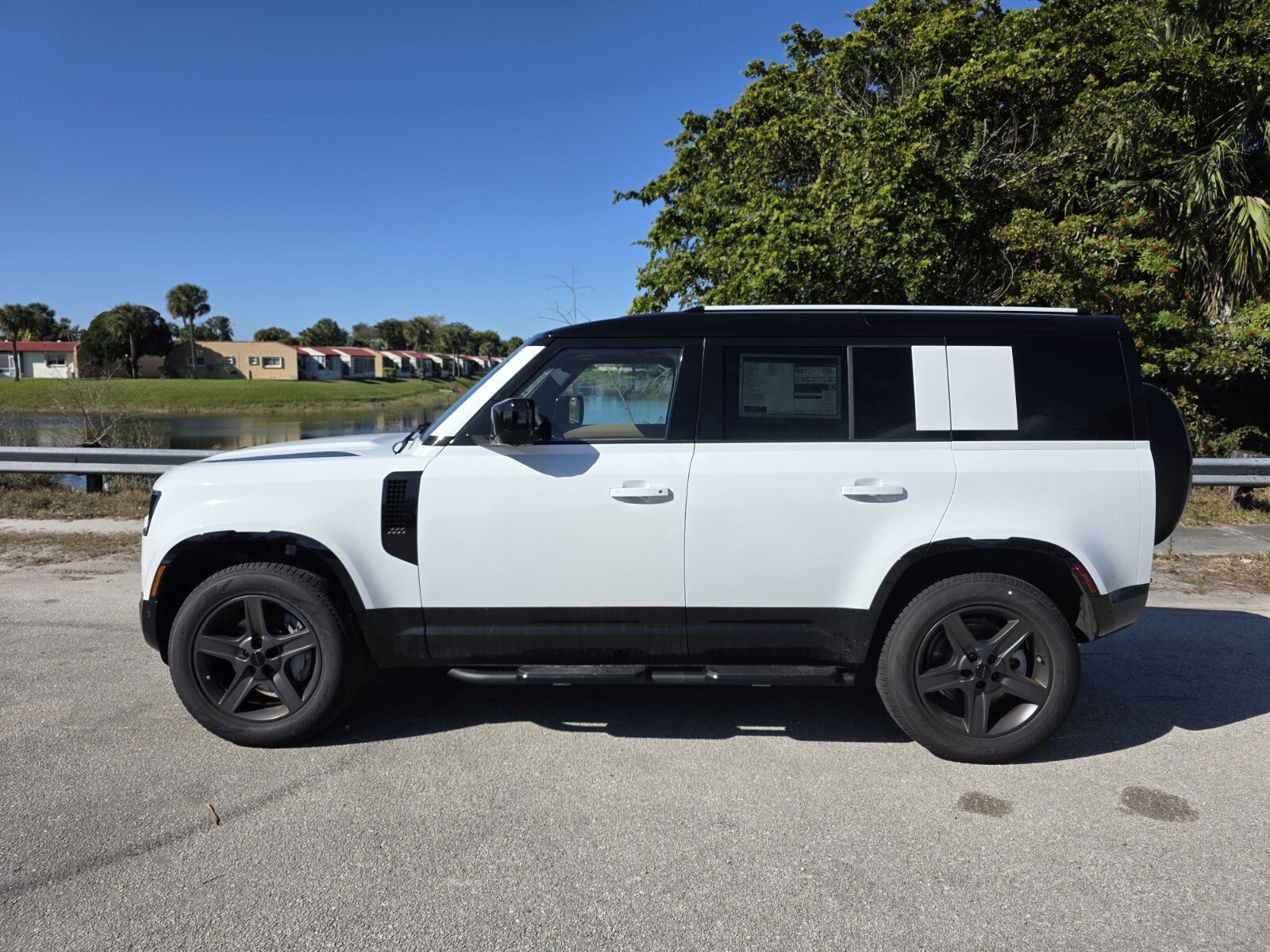 New 2026 Land Rover Defender 110 X-Dynamic SE image 7