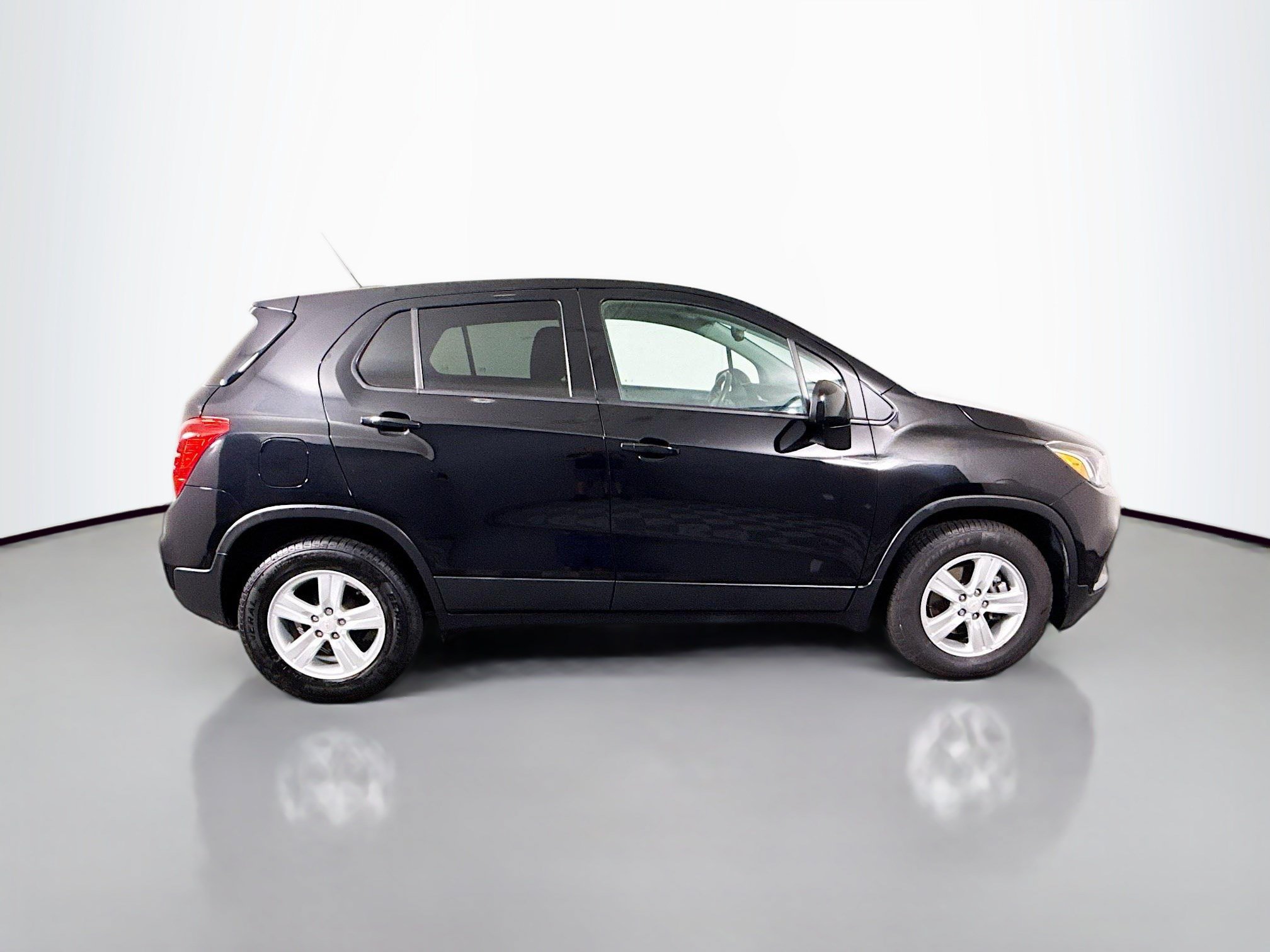 Used 2021 Chevrolet Trax LS w/ Tint and Cruise Package FWD image 11