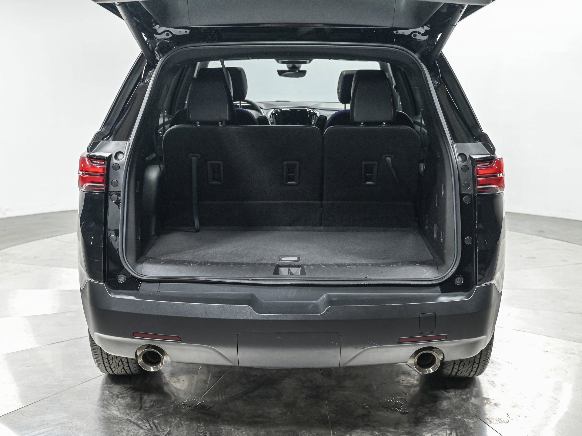 Used 2023 Chevrolet Traverse LT w/ LT Premium Package AWD/4WD image 6
