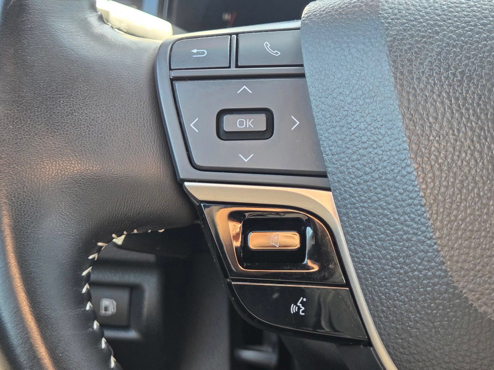 Used 2025 Toyota Camry SE FWD image 27