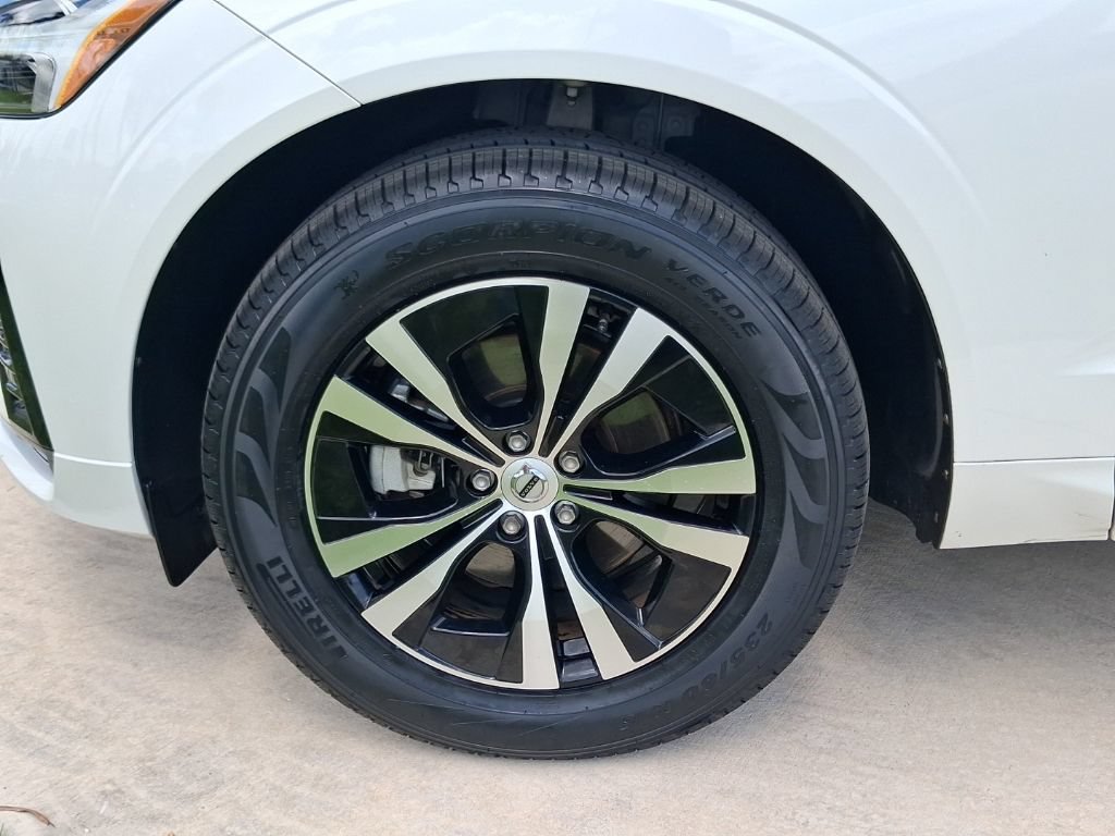 Certified 2024 Volvo XC60 B5 Core AWD/4WD image 3