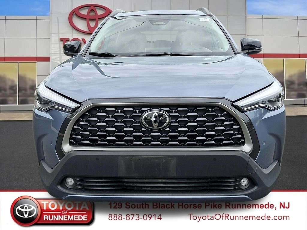 Certified 2025 Toyota Corolla Cross XLE FWD image 2