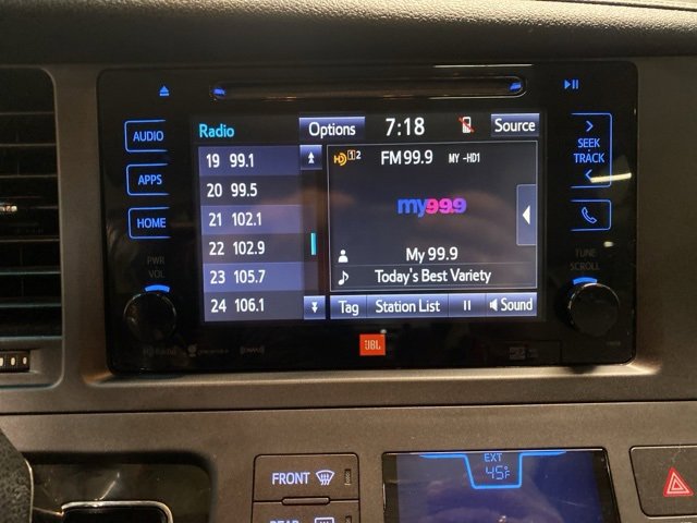 Used 2017 Toyota Sienna Limited image 22