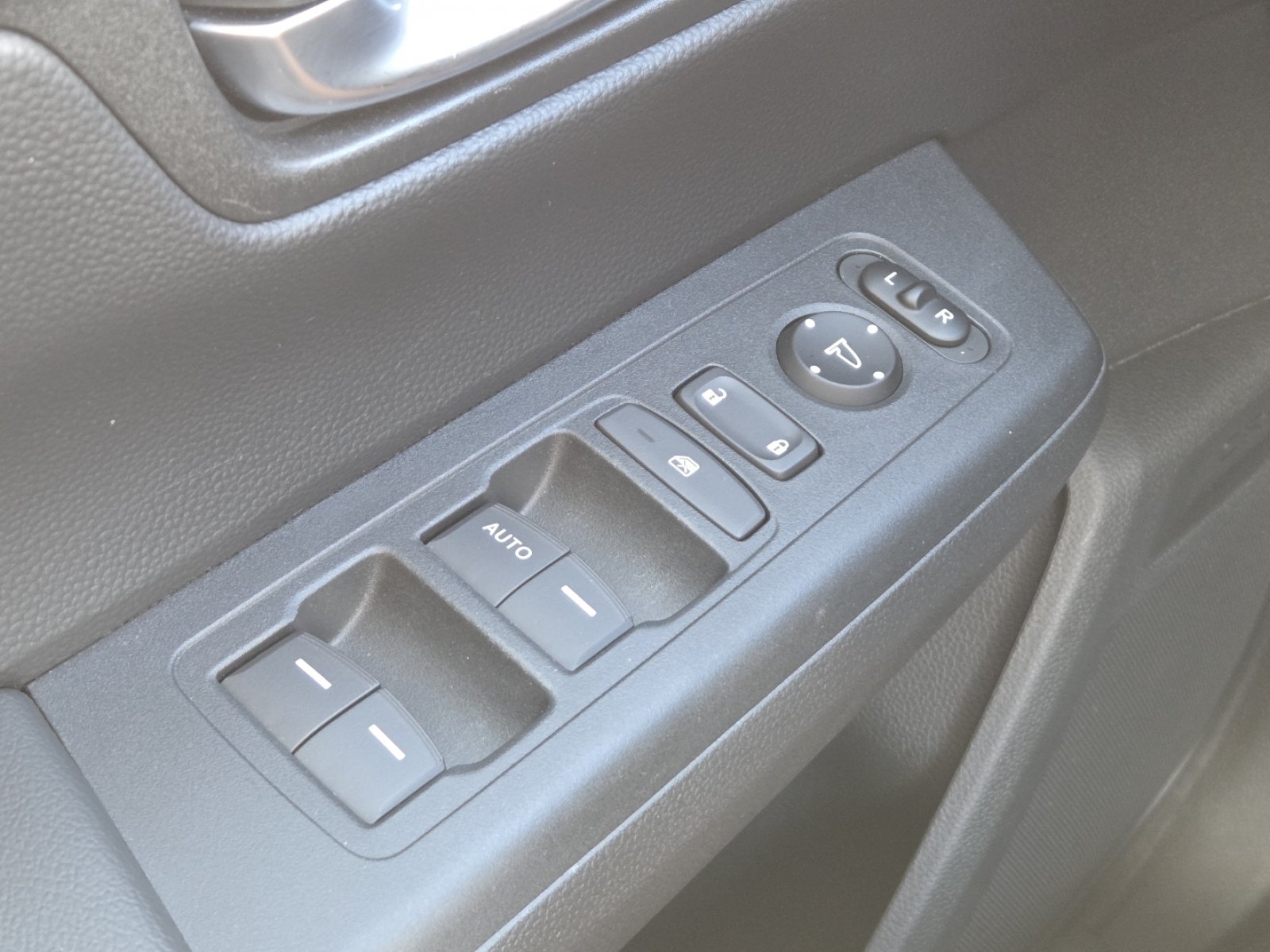 Used 2024 Honda CR-V LX image 31