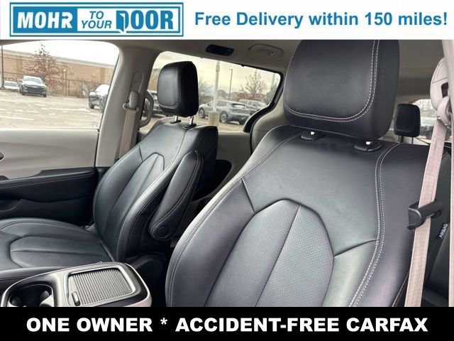 Used 2024 Chrysler Pacifica Touring-L image 9