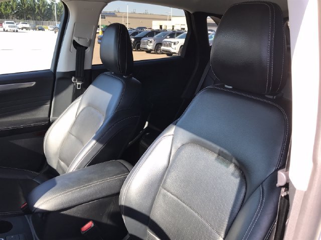 Used 2022 Ford Escape Titanium AWD/4WD image 4
