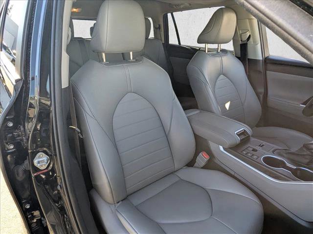 Used 2023 Toyota Highlander XLE image 23