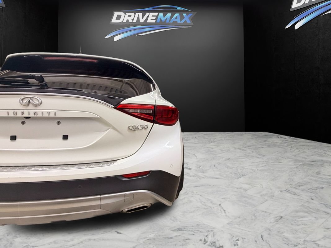 Used 2018 INFINITI QX30 Premium w/ Navigation Package AWD/4WD image 10