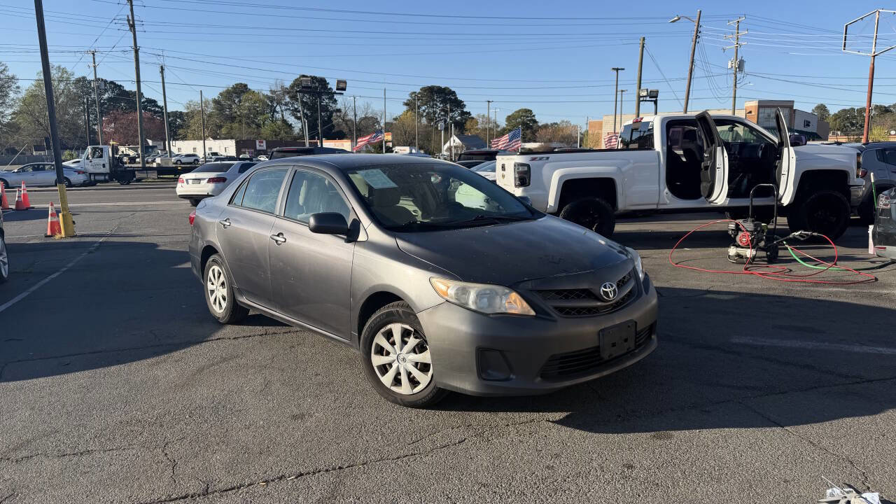 Used 2011 Toyota Corolla LE image 1
