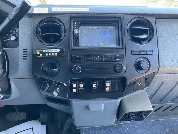 Used 2014 Ford F550 2WD Regular Cab Super Duty image 23