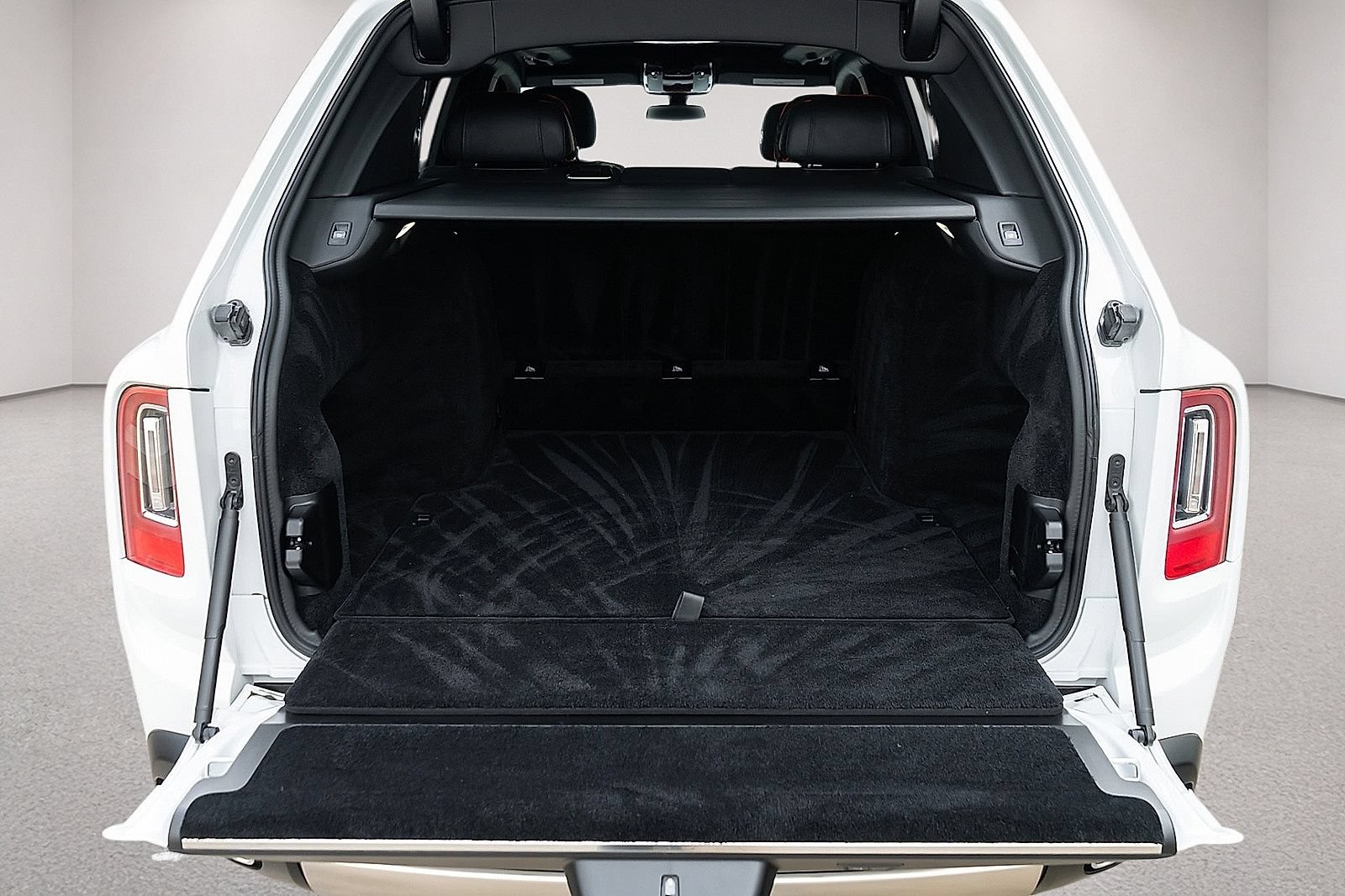 Used 2022 Rolls-Royce Cullinan AWD/4WD image 12
