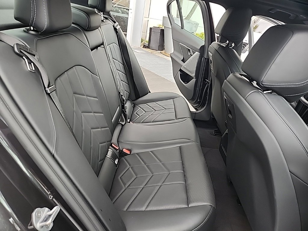 Used 2025 BMW i5 eDrive40i image 21