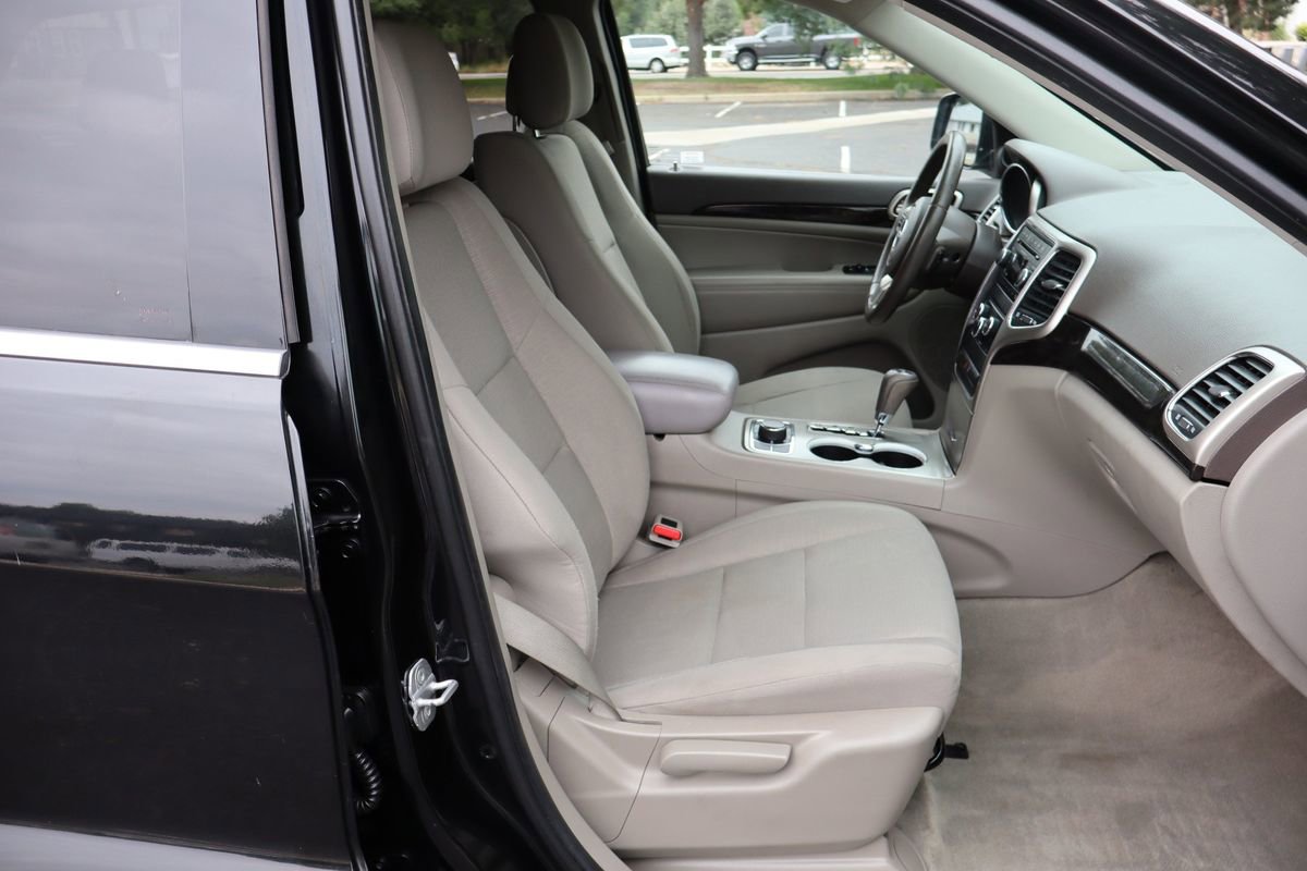 Used 2013 Jeep Grand Cherokee Laredo w/ Laredo E Group AWD/4WD image 22