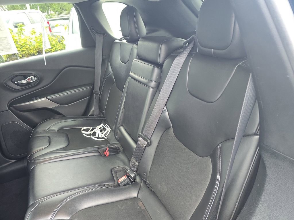 Used 2019 Jeep Cherokee Latitude Plus image 11