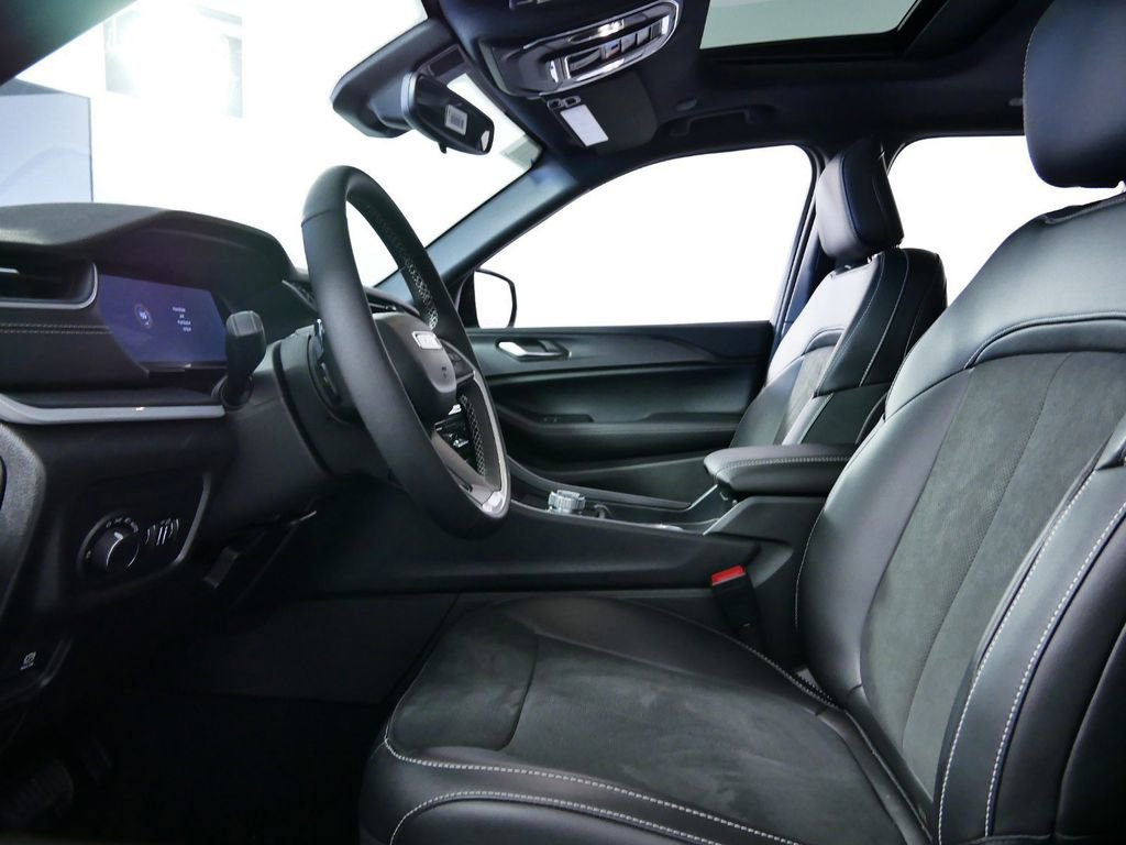 Certified 2024 Jeep Grand Cherokee Altitude image 34