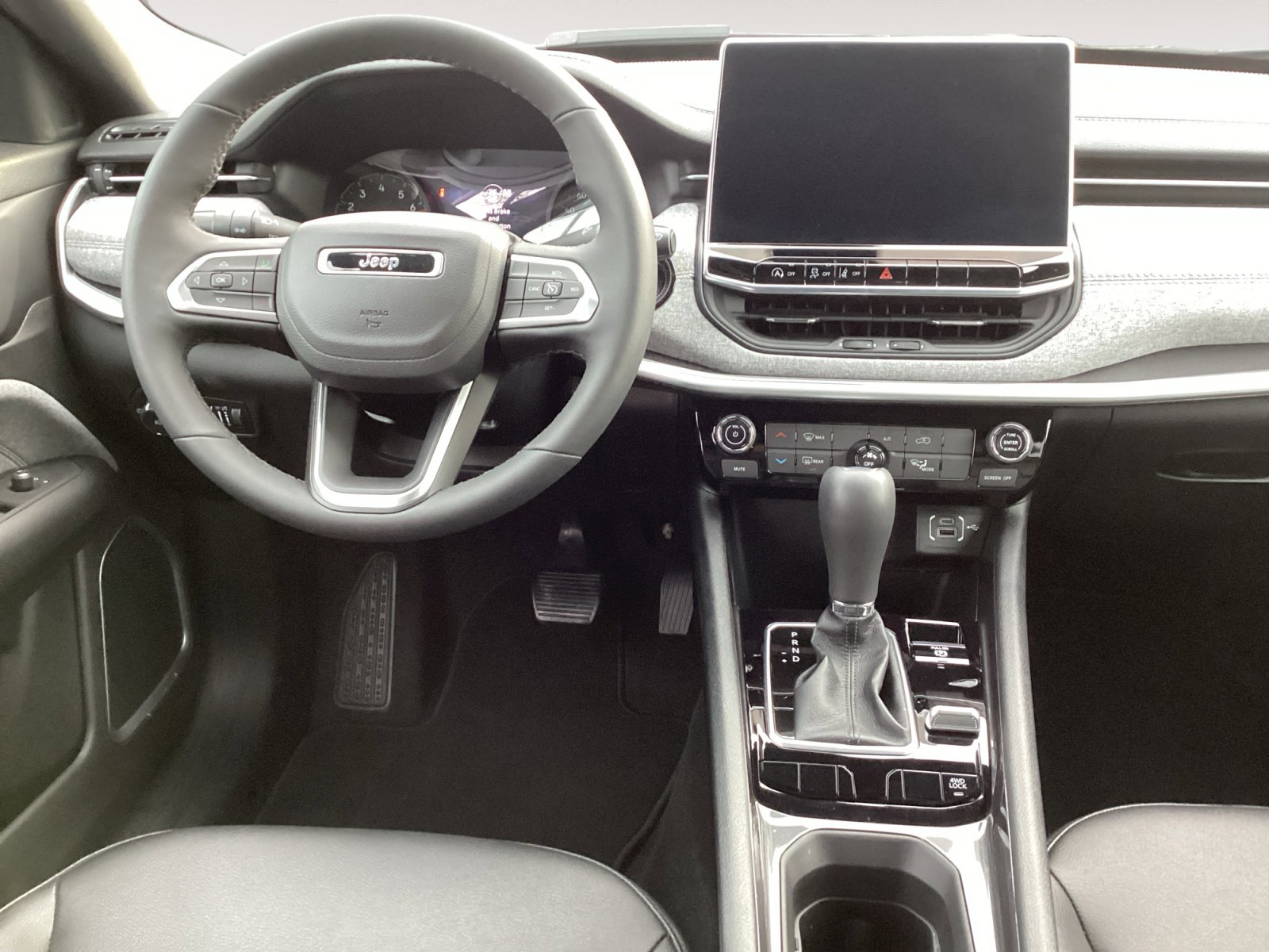 Used 2024 Jeep Compass Latitude image 10