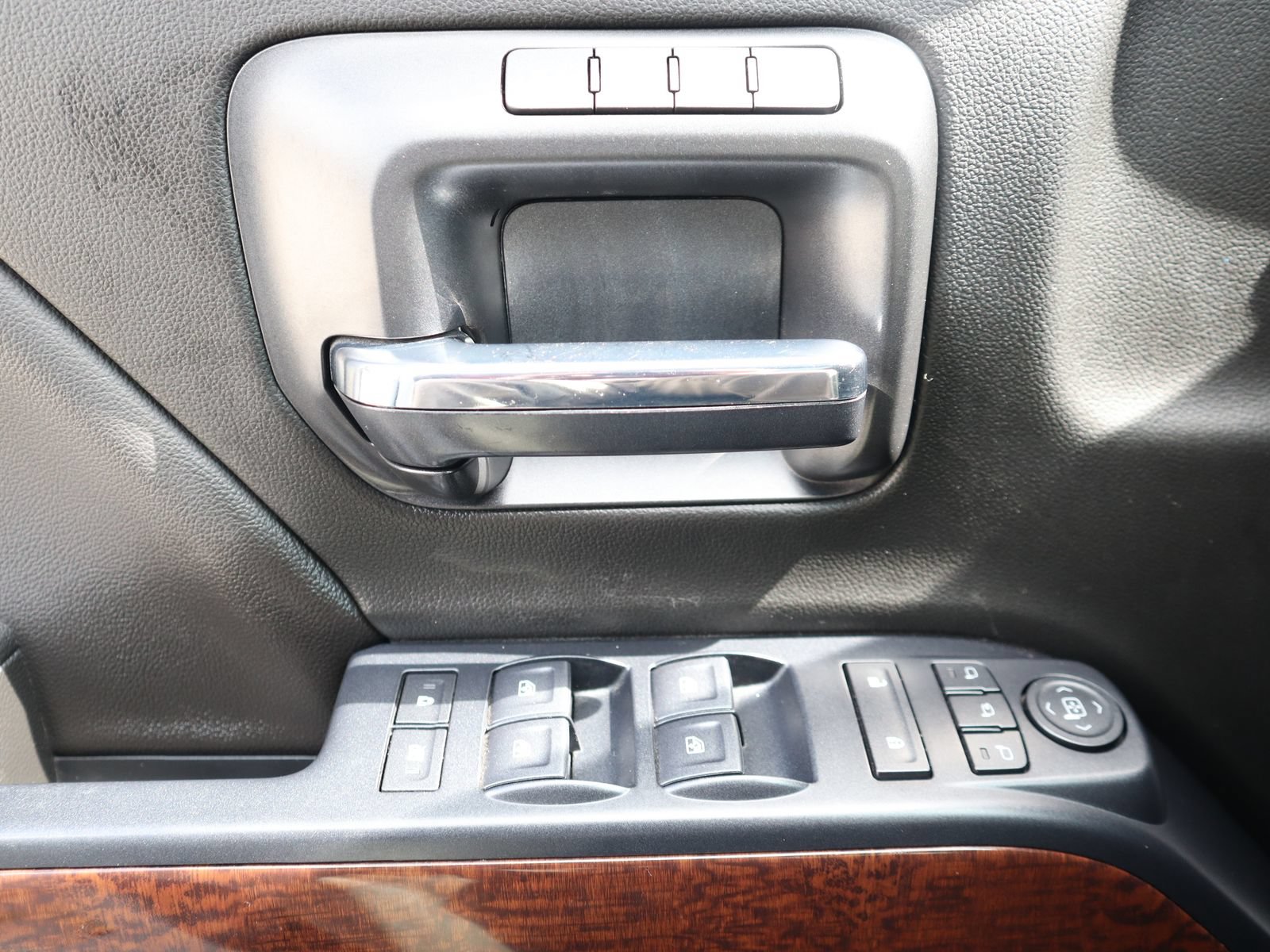Used 2018 GMC Sierra 1500 SLT AWD/4WD image 39