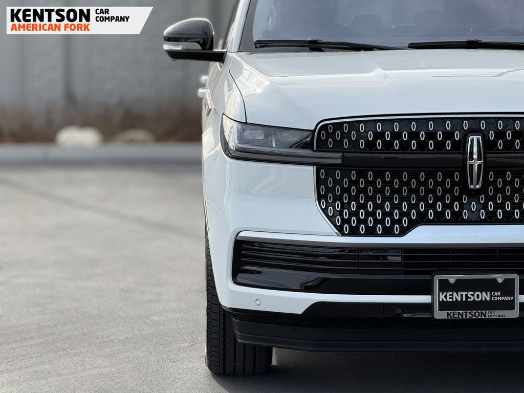 Used 2025 Lincoln Navigator Reserve image 14