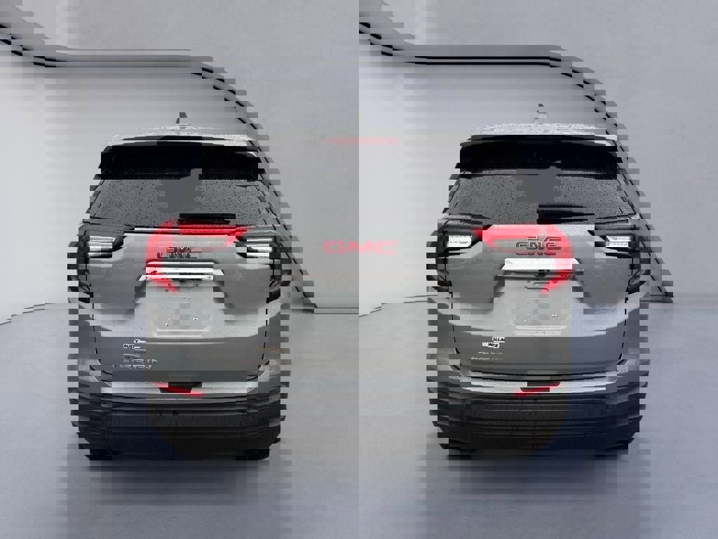 Used 2023 GMC Terrain SLE image 4