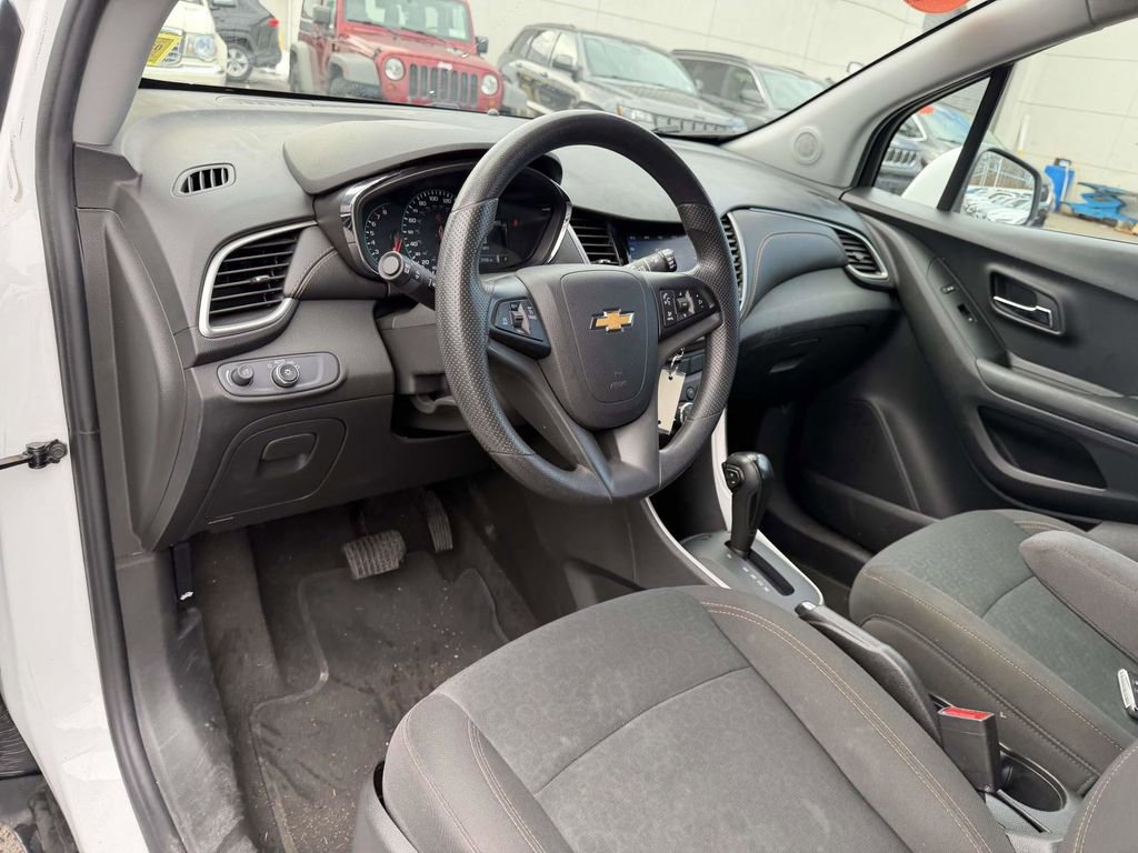 Used 2022 Chevrolet Trax LS w/ Tint and Cruise Package image 11
