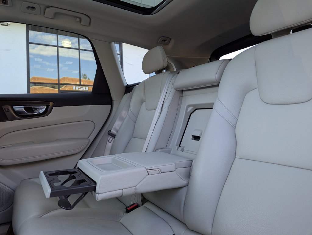 Used 2018 Volvo XC60 T5 Momentum w/ Convenience Package AWD/4WD image 36