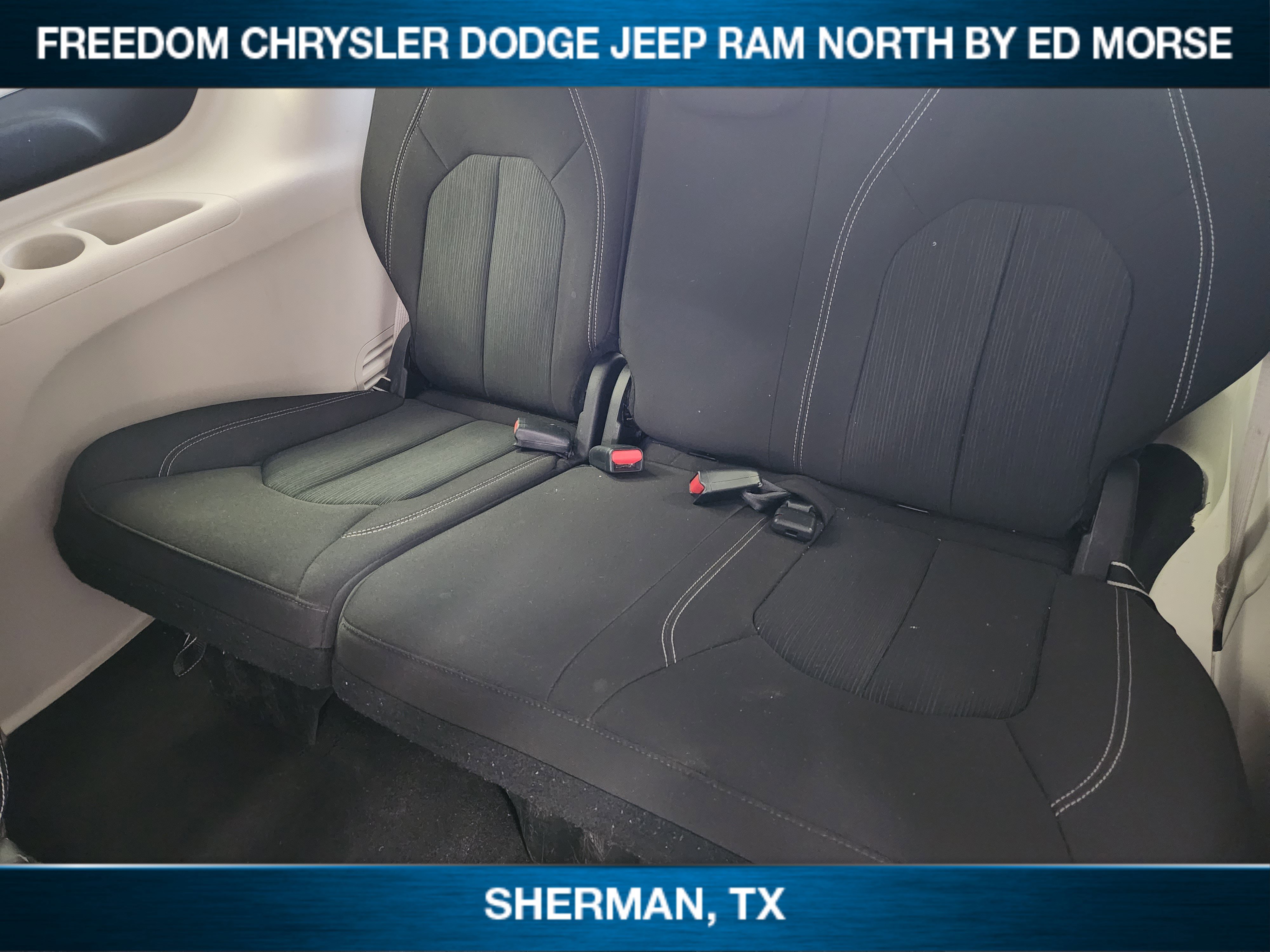 Used 2023 Chrysler Voyager LX image 21