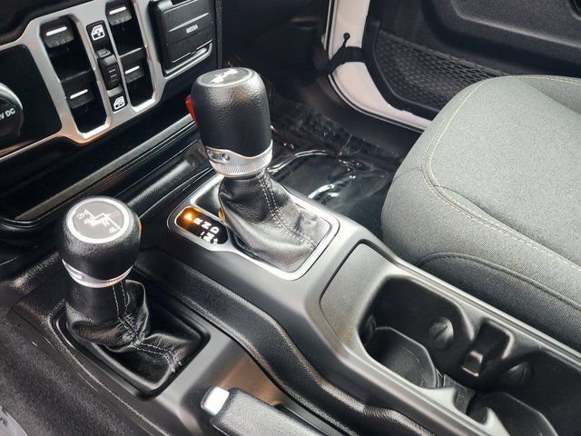Used 2024 Jeep Wrangler Unlimited Sahara AWD/4WD image 16