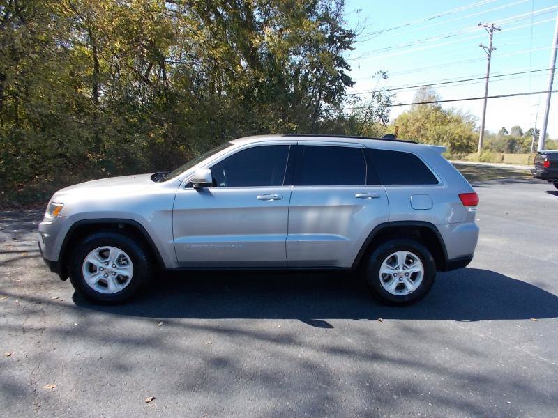 Used 2016 Jeep Grand Cherokee Laredo RWD image 3