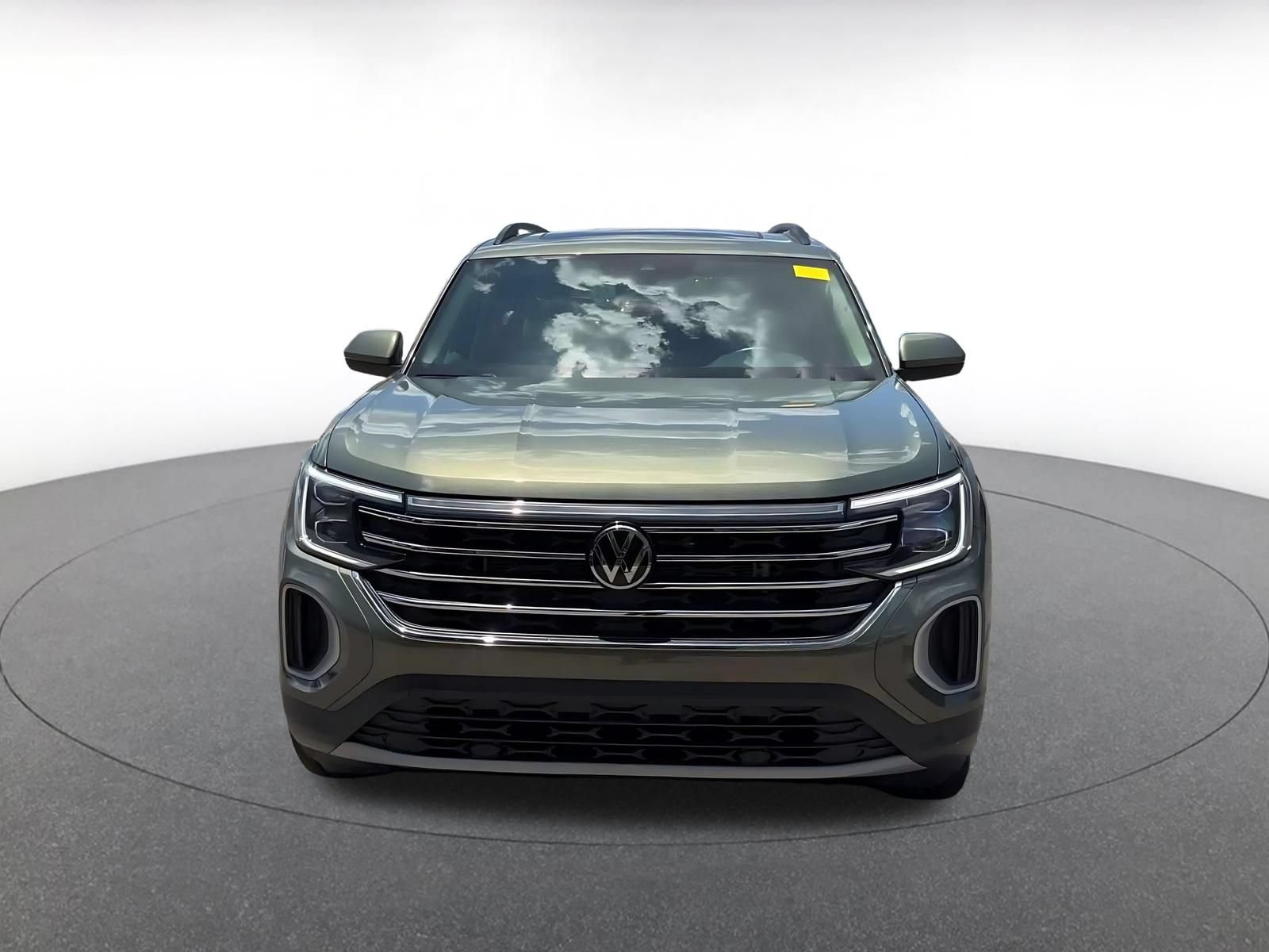 Used 2026 Volkswagen Atlas SE FWD image 2