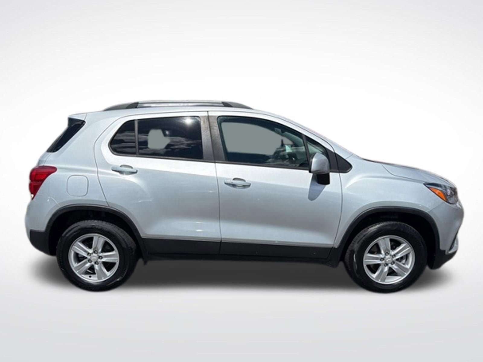 Used 2022 Chevrolet Trax LT w/ Driver Confidence Package AWD/4WD image 2