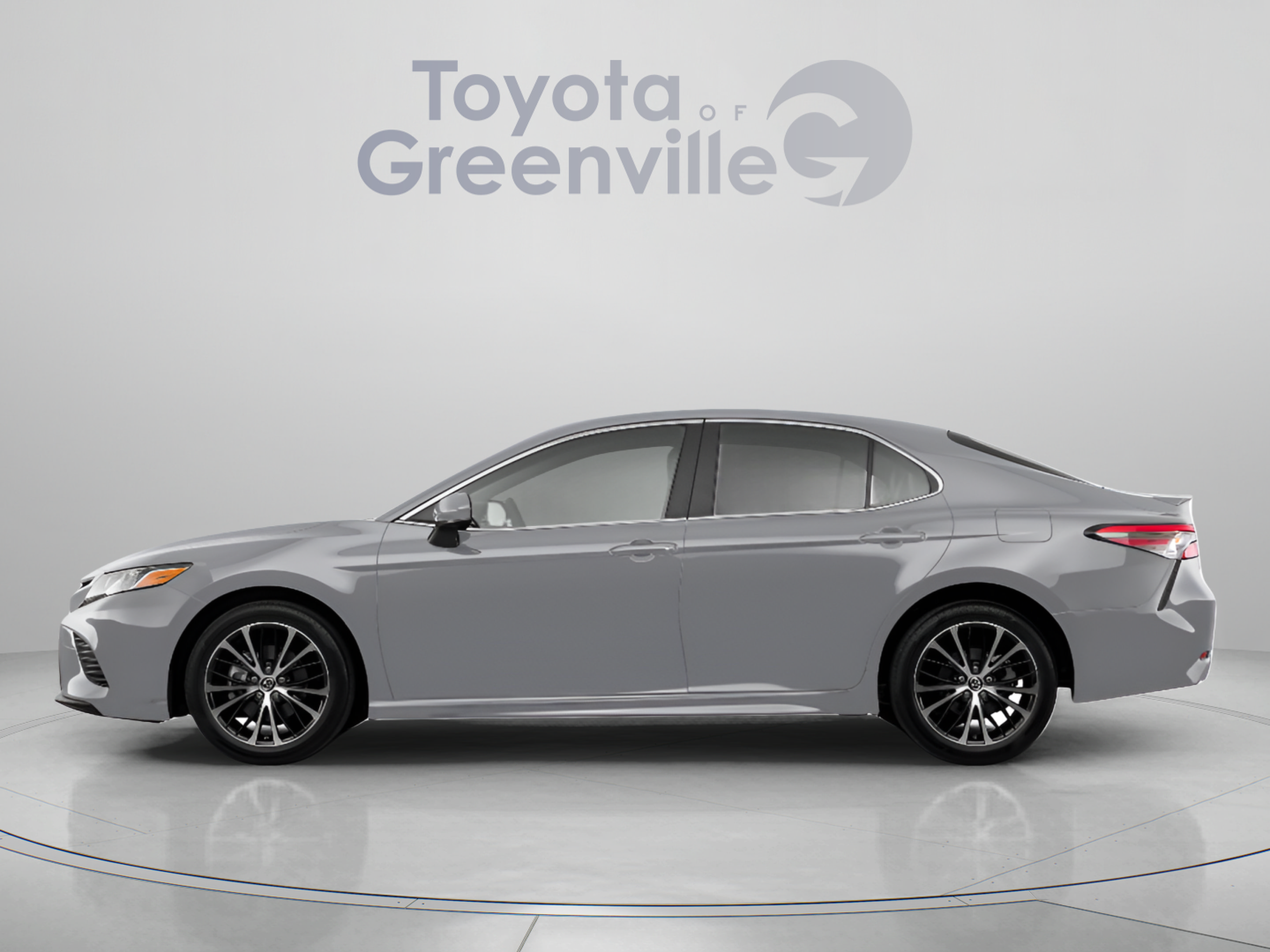 Used 2018 Toyota Camry LE FWD image 2