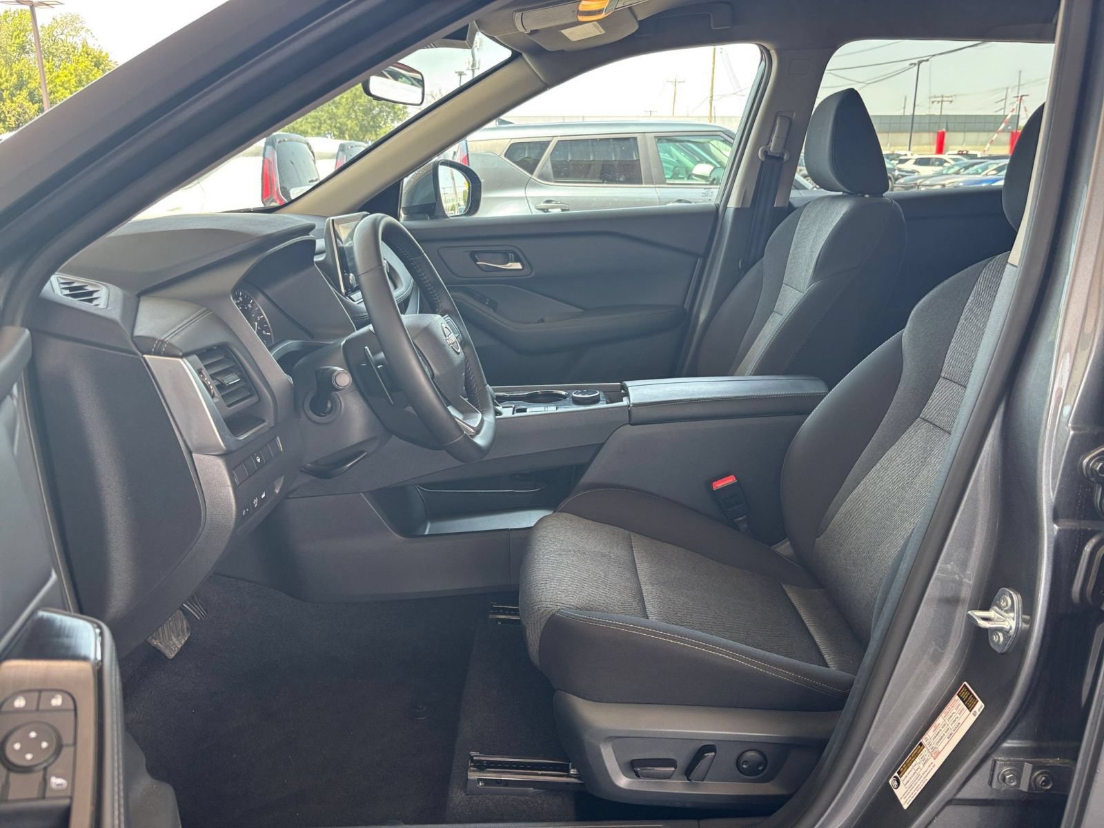 Used 2026 Nissan Rogue SV AWD/4WD image 29
