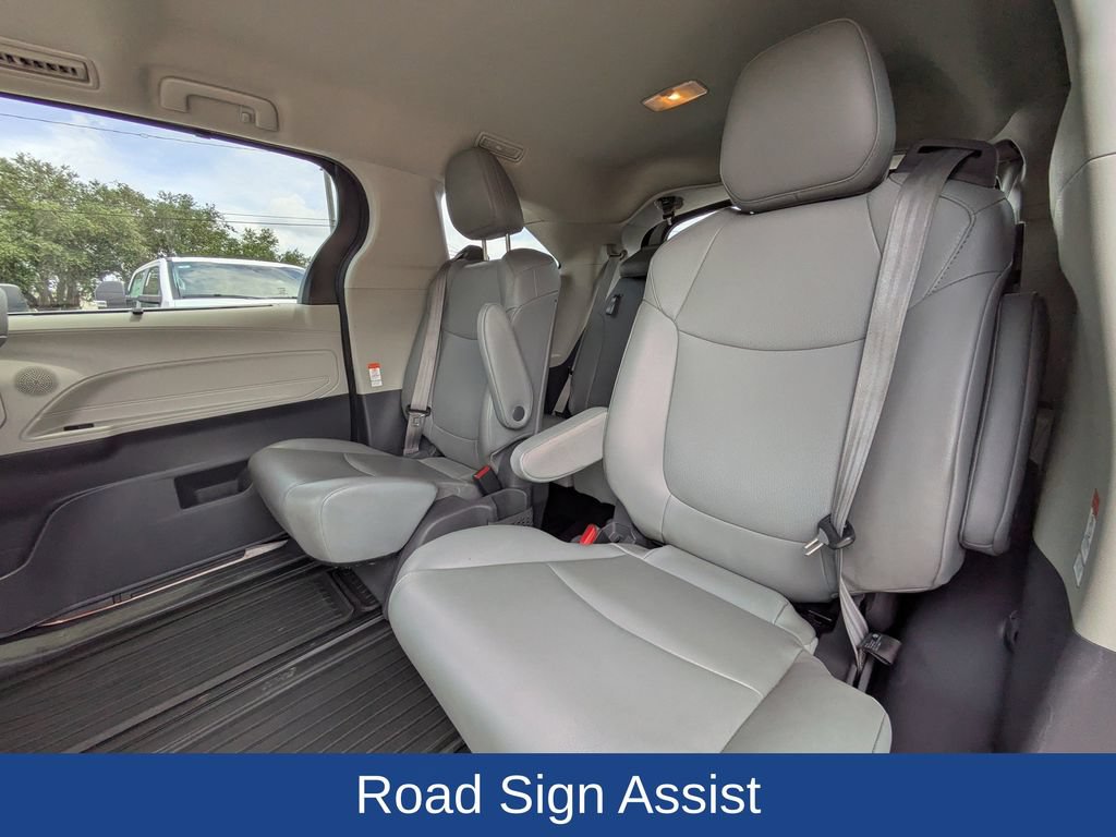 Used 2021 Toyota Sienna XLE AWD/4WD image 16