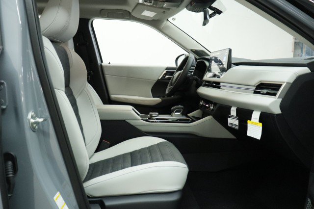 New 2026 Mitsubishi Outlander SE FWD image 17