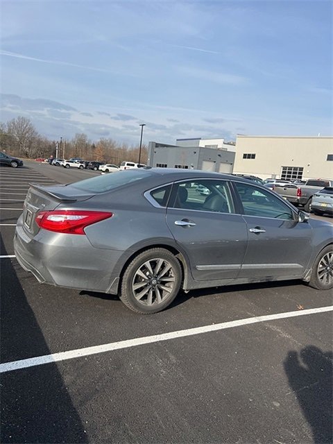 Used 2017 Nissan Altima 2.5 SL w/ Technology Package image 4