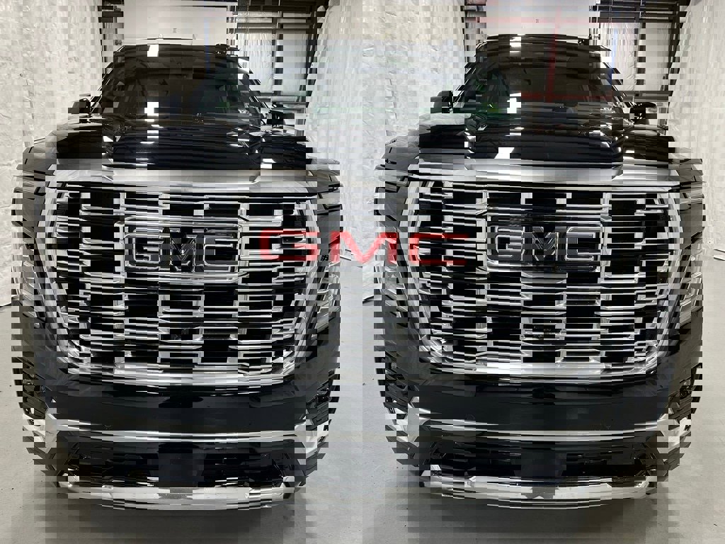 Used 2025 GMC Yukon XL Denali w/ Sun & Power Step Package image 2