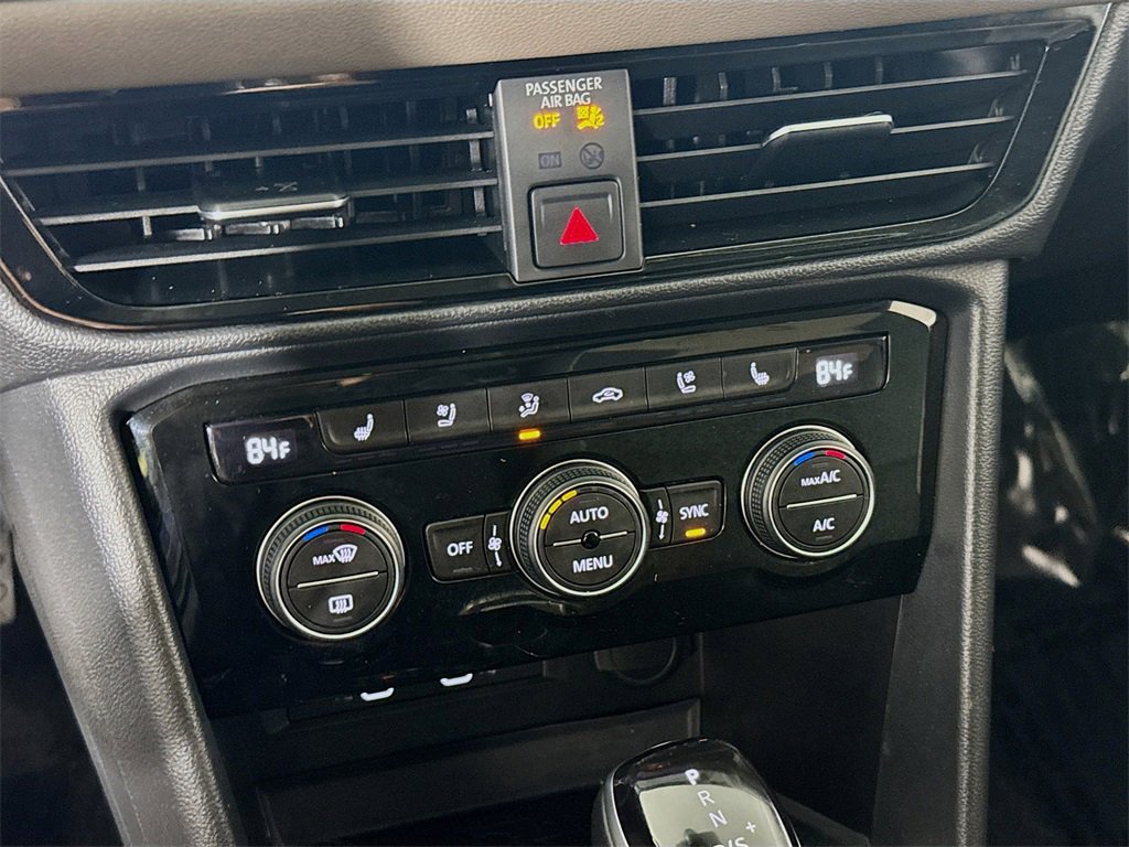 Used 2022 Volkswagen Taos SEL image 16