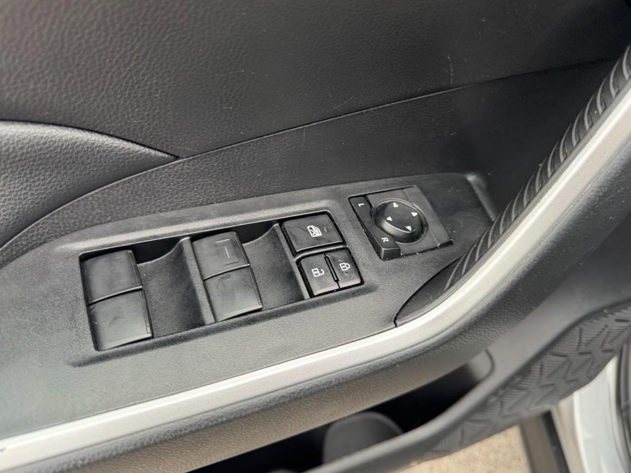 Used 2021 Toyota RAV4 LE image 15