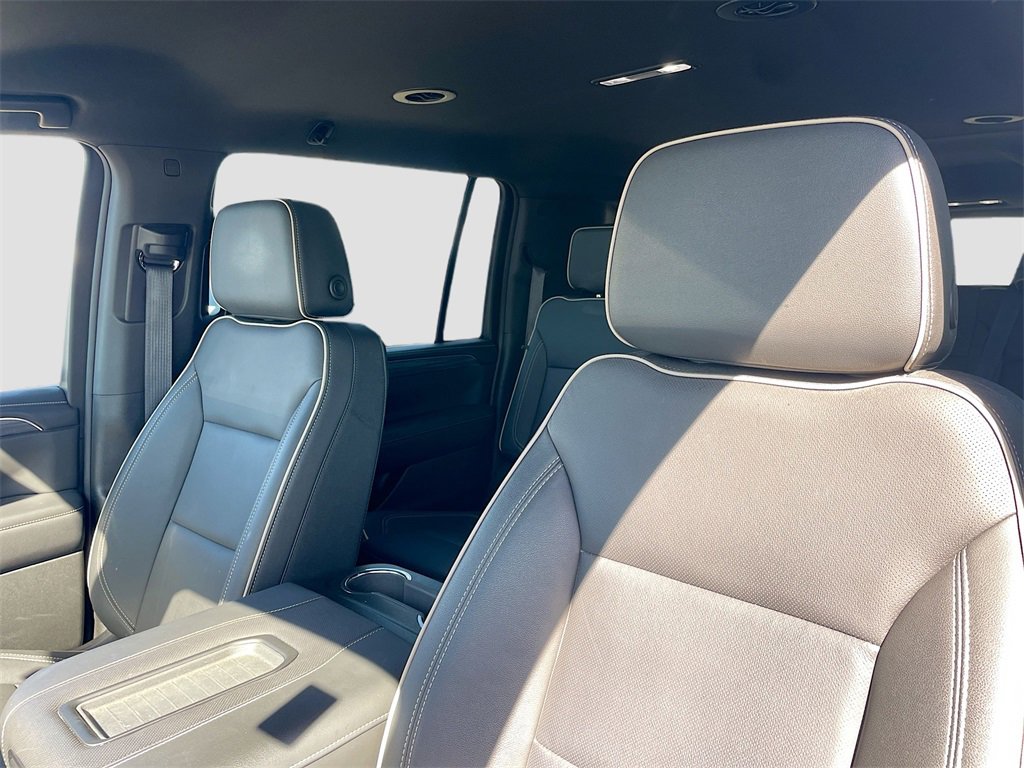 Used 2024 GMC Yukon XL SLT w/ SLT Luxury Package image 13