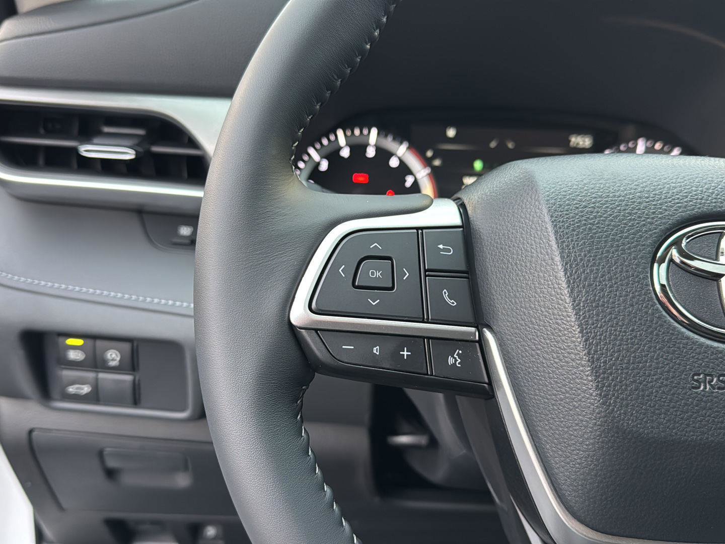 New 2026 Toyota Highlander XLE image 18