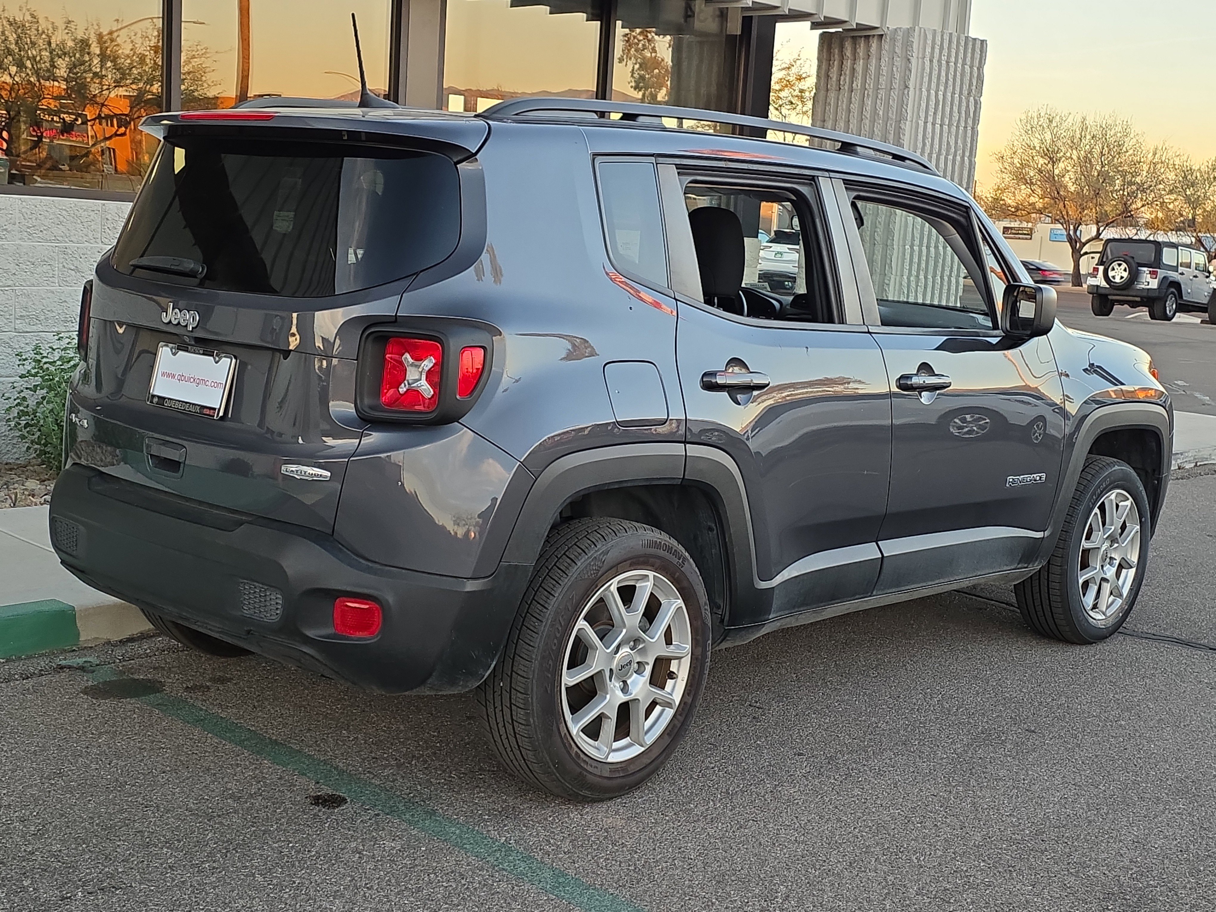 Used 2022 Jeep Renegade Latitude image 7