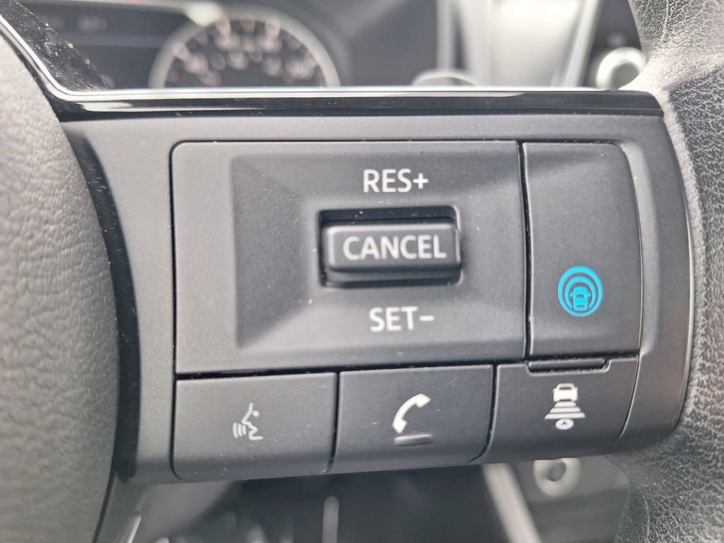 Used 2023 Nissan Rogue SV image 14