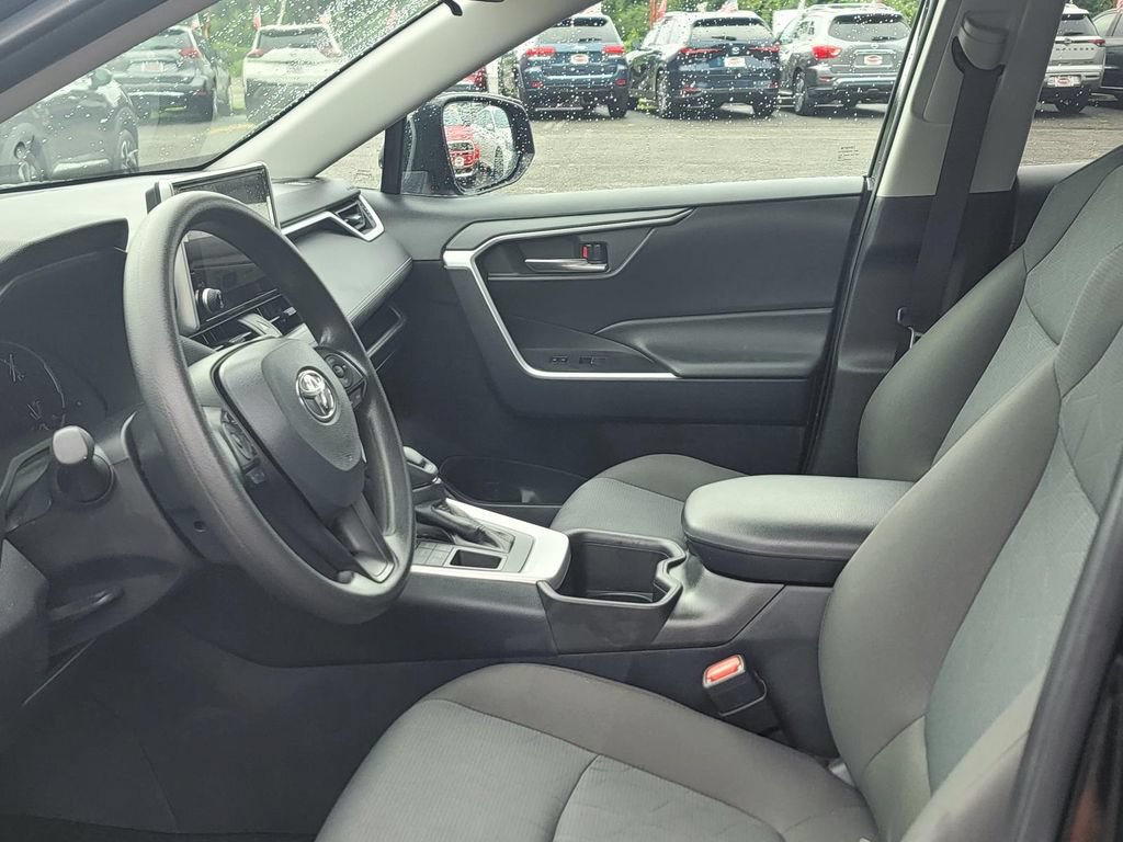 Used 2025 Toyota RAV4 XLE AWD/4WD image 14