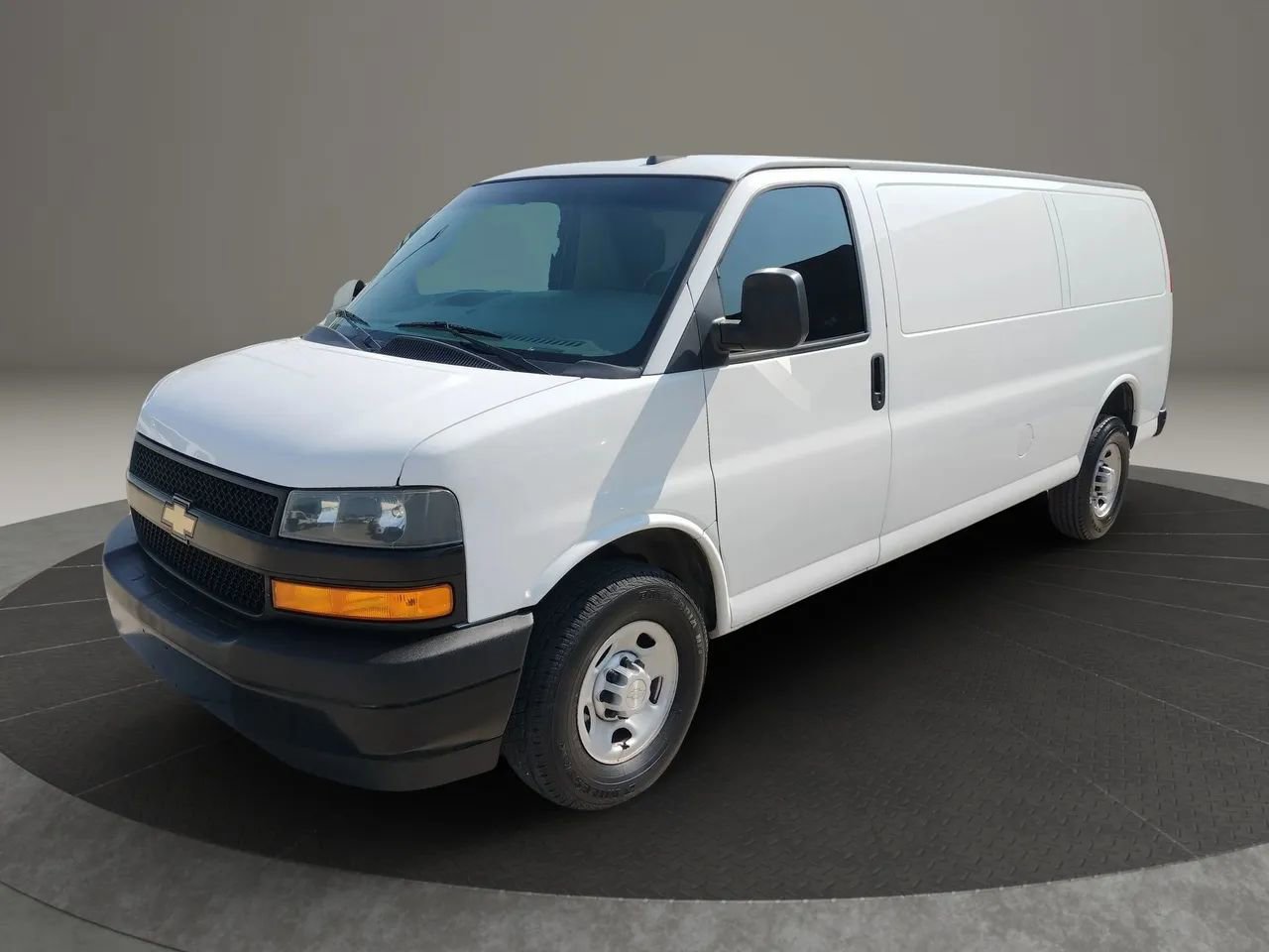 Used 2019 Chevrolet Express 3500 Extended w/ Driver Convenience Package RWD image 2