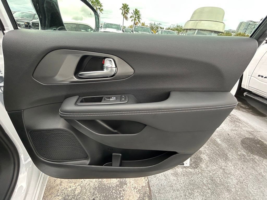 New 2026 Chrysler Pacifica Select image 29