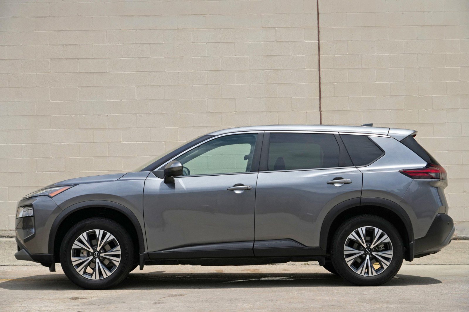 Used 2022 Nissan Rogue SV FWD image 8